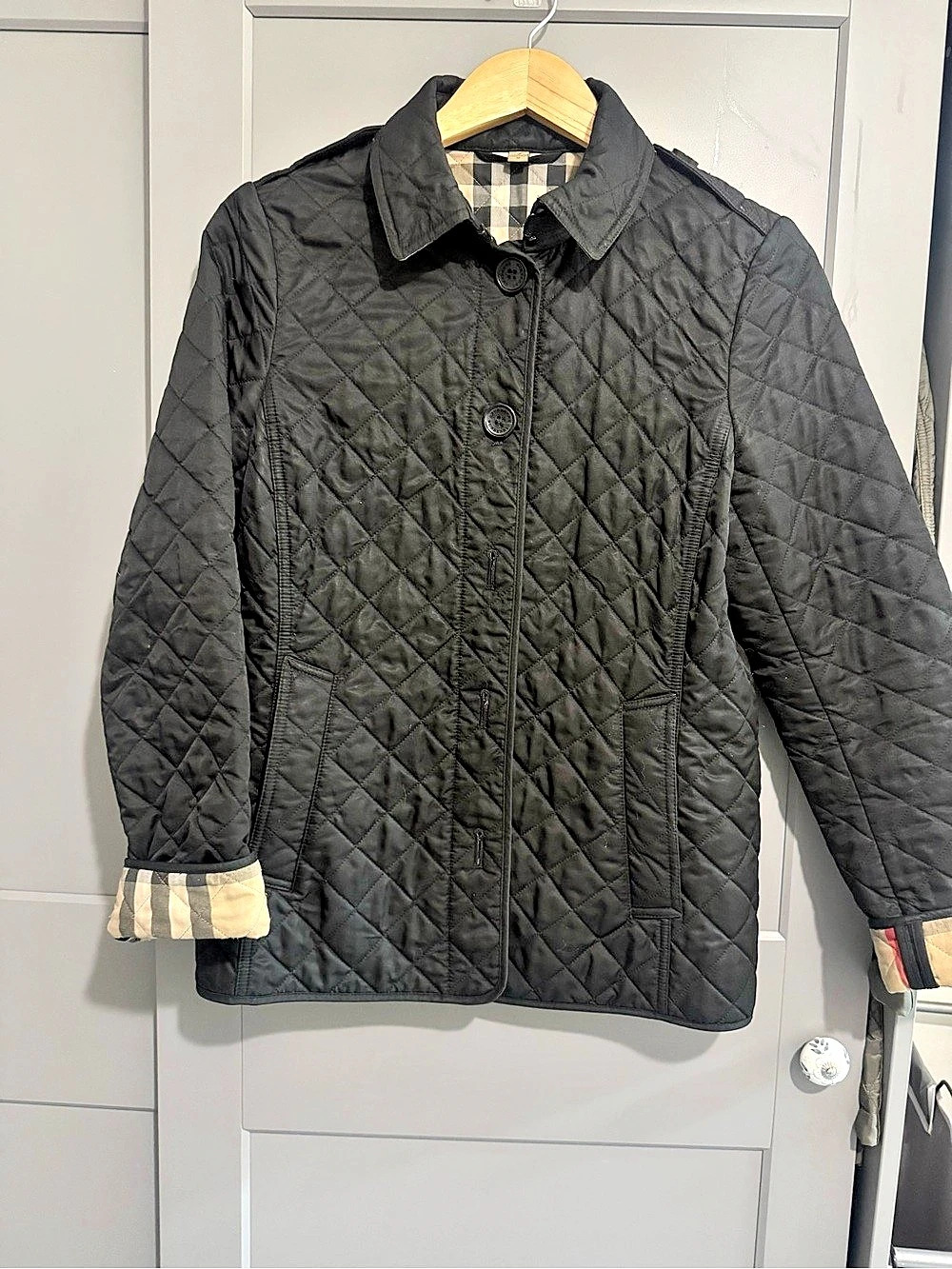 Burberry London Quilted Jacket Plaid-Lined Jacket in Black Reposh